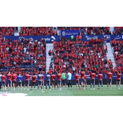 Fotos del entrenamiento de Osasuna en El Sadar con 600 escolares