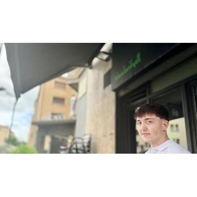 Relevo y savia joven para un pequeño bar de la calle Olite de Pamplona: "Voy a darlo todo"