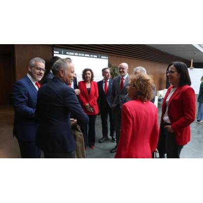 Los parlamentarios de UPN se ponen de acuerdo para acudir de rojo al Parlamento de Navarra