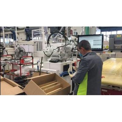 La economía española crece el 0,6% hasta marzo, dos décimas menos, lastrada por el sector exterior