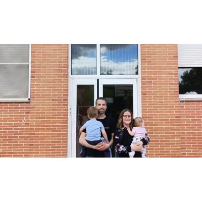 Familia afectada por el recorte de aulas de ikastolas: “Gimeno ha cambiado las reglas del juego y mi hijo se queda fuera”
