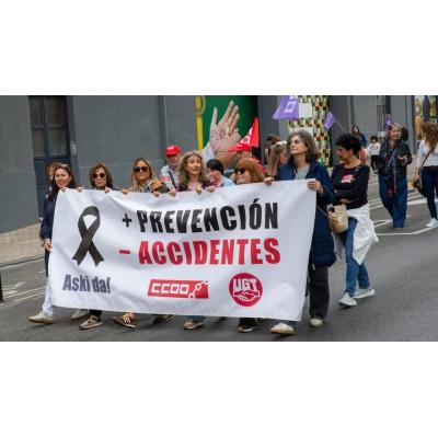 UGT y CCOO reclaman en Iruñea mejoras laborales, sociales y de política internacional