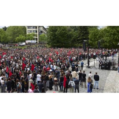 Primero de Mayo | EHKS clama en Iruña contra la “guerra imperialista” en una marcha multitudinaria