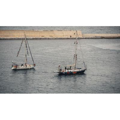 Cuatro veleros zarpan desde Sicilia rumbo a Roma tras el asalto de la flotilla