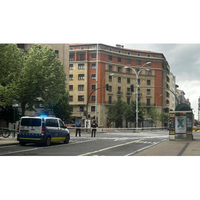 Vídeo del desalojo y acordonamiento de la plaza Merindades y Carlos III en Pamplona por una maleta sospechosa