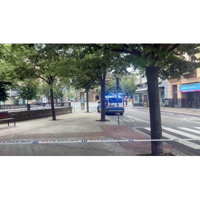 Vídeo del acordonamiento de la plaza Merindades por una maleta sospechosa