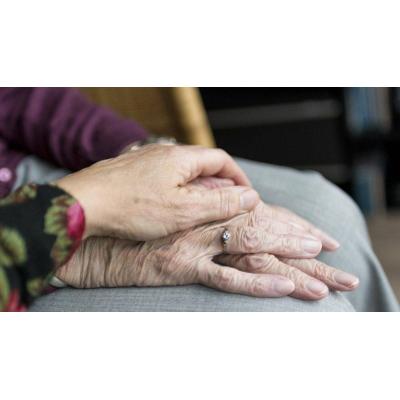 El 22,6% de los mayores de 65 años viven solos, más en el caso de mujeres