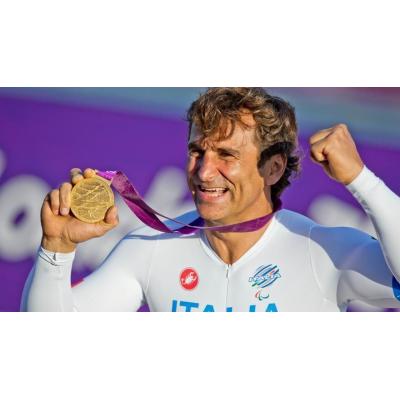 Fallece Alex Zanardi, el expiloto de F1 que perdió las piernas y alcanzó la gloria como ciclista paralímpico