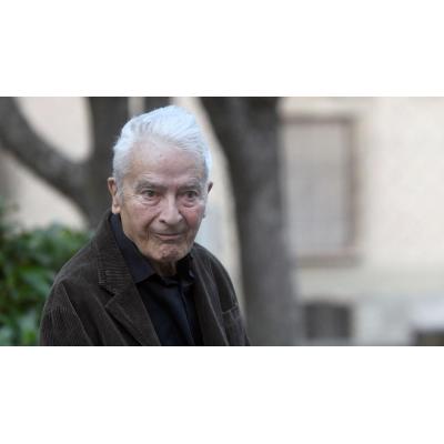 Muere a los 89 años José María Cruz Novillo, diseñador de algunos de los logotipos más reconocibles de España