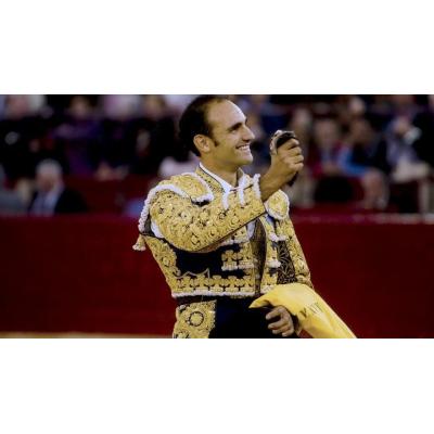 El torero Alberto Álvarez, en la UCI tras sufrir un grave accidente con una máquina en su finca