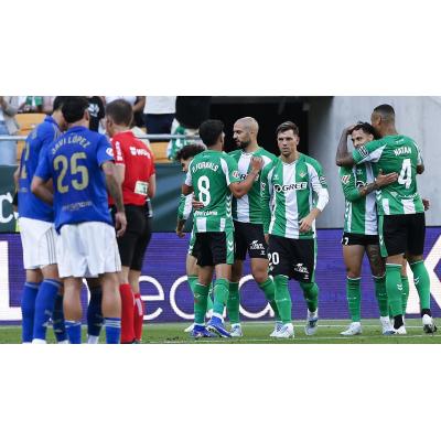 El Betis huele a Champions, el Oviedo a Segunda