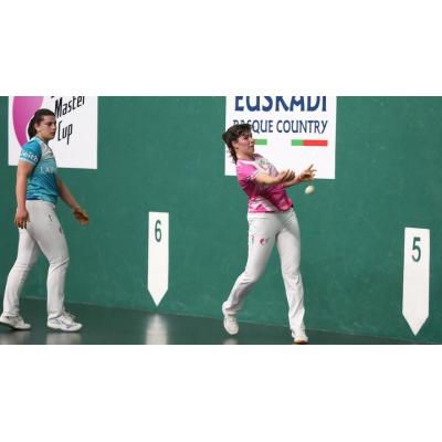 Fotos de las finales de pelota femenina disputadas en el Labrit