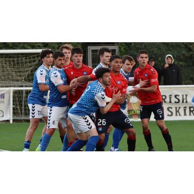 El Pamplona sigue en la carrera por poco