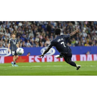 Vinícius aplaza el alirón del Barça hasta el Clásico