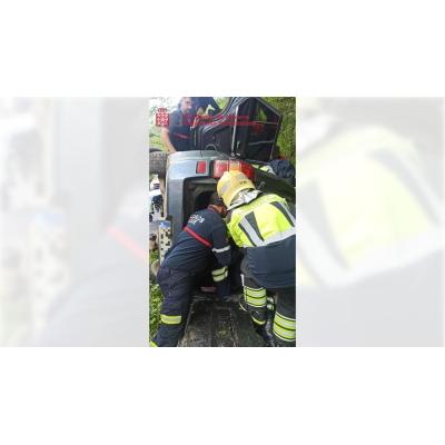 Herido un hombre de 80 años tras salirse de la vía su vehículo en Valcarlos