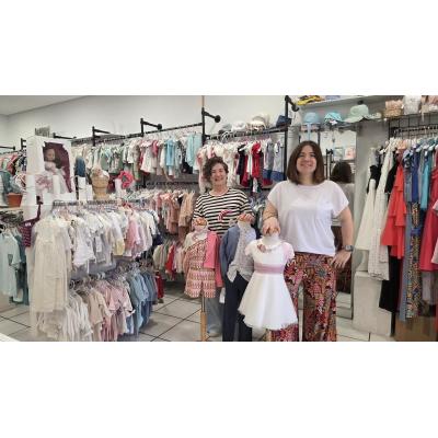 Segunda generación familiar de moda infantil y trajes de Comunión en Burlada