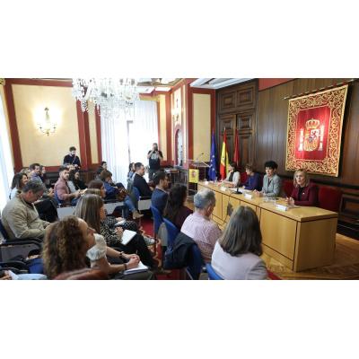 Entidades ven “demasiado corto” el plazo para regularizarse y alertan de la escasez de citas: "Va a haber quien se quede fuera"