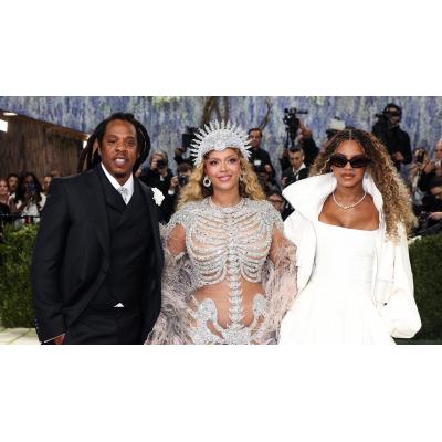 Celebridad, poder y arte se dan la mano en una creativa Met Gala sin tono crítico
