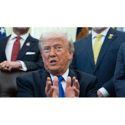 Trump carga de nuevo contra el Papa por "poner en peligro a muchos católicos"