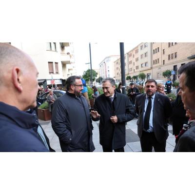Cientos de personas y alta presencia política en el funeral de Carlos Garaikoetxea en Pamplona