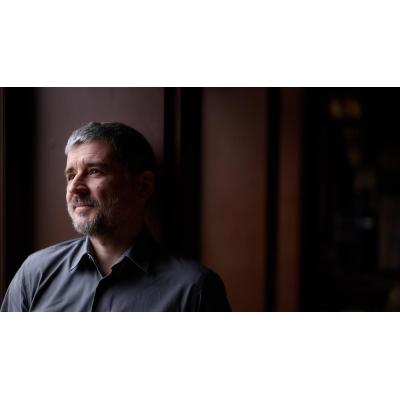 Natxo López sitúa su primera novela en los Sanfermines del 97: "Quería explicar lo curiosas y complicadas que son aquí las cosas"