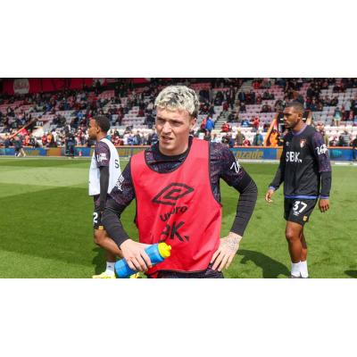 El español Álex Jiménez, apartado del Bournemouth por una supuesta conversación con una menor