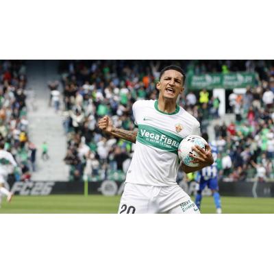 Elche y Alavés empatan en un partido tenso y prolongan su sufrimiento