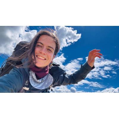 La alegría de una peregrina italiana en su Camino por Navarra