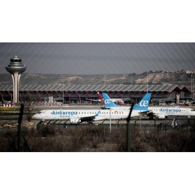 Bruselas marca el terreno a las aerolíneas: no pueden subir el precio del billete ya comprado
