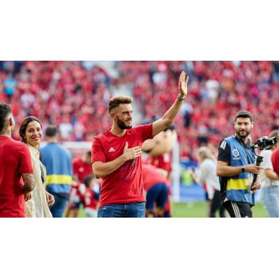 Roberto Torres deja el fútbol: así ha sido la emotiva despedida de un mito de Osasuna