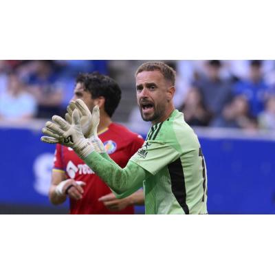 El Oviedo empata con nueve jugadores y se queda a un paso del descenso