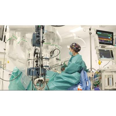 Realizada con éxito la primera operación con cirugía robótica en España a un bebé de 3 meses con obstrucción renal