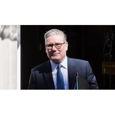 Starmer reconoce que hay "frustración" con su figura pero asegura que si dimite "sumiría en el caos" a Reino Unido