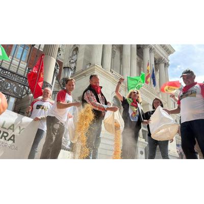Agricultores y ganaderos navarros denuncian que se les haya desalojado de su protesta en Madrid