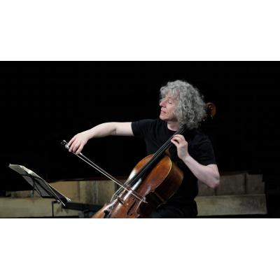 Steven Isserlis, uno de los mejores violonchelistas del mundo, en Pamplona: "La música es universal, debería llegar a todo el mundo"