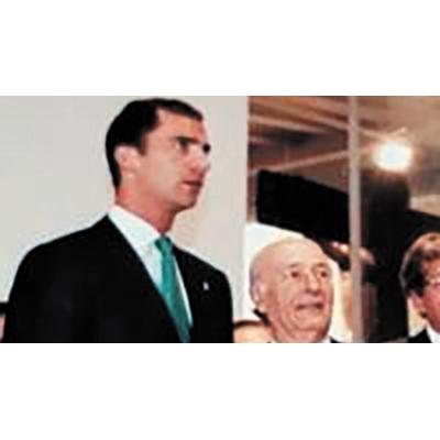 José Miguel de Arrese y García Monsalve, cumpliendo una tarea con el patrimonio