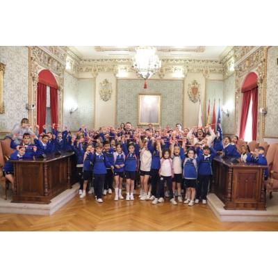 Alumnado de 2º de Primaria del colegio Compañía de María visitan el Ayuntamiento