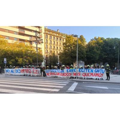 Los Bomberos de Navarra se concentran para exigir el cumplimiento de los acuerdos de 2022-2023