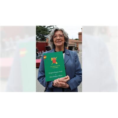 Marisa Rodríguez, hija de Concepción Biempica, primera mujer destinada en la Guardia Civil de Navarra: "Era matrona, cacheaba a las detenidas"