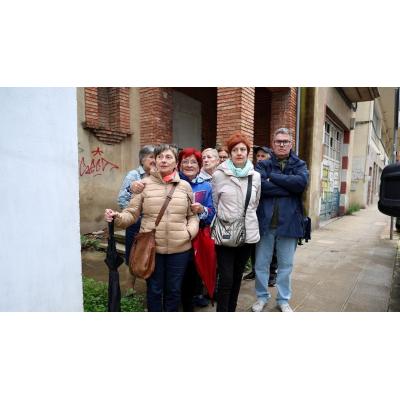Concentración vecinal por la proliferación de ratas en una transitada calle de Estella