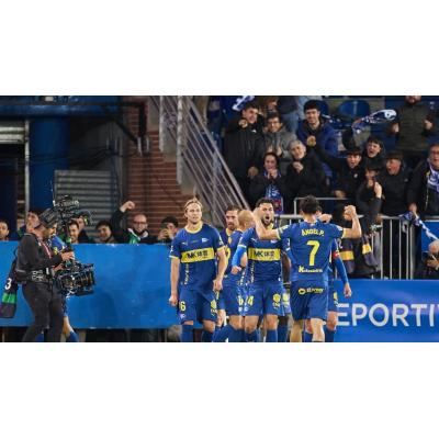 El Alavés se agarra a Primera ante el campeón