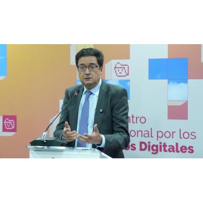 Óscar López dice que a Ayuso no le preocupaba su seguridad cuando tomaba "mojitos en la Riviera Maya"