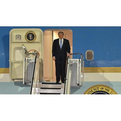 Trump llega a China para una cumbre bilateral que será clave para el mundo