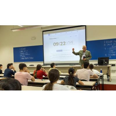 Llegan los exámenes: los apuntes de la 'generación Z' se monetizan y están a golpe de clic