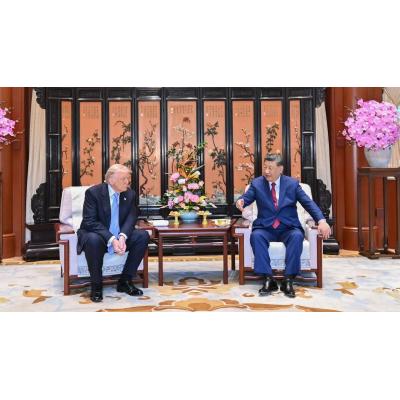 Trump se olvida de la guerra comercial para hacer negocios con su "amigo" Xi en China