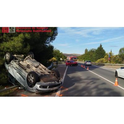 Cuatro personas trasladadas tras colisionar dos vehículos en San Adrián