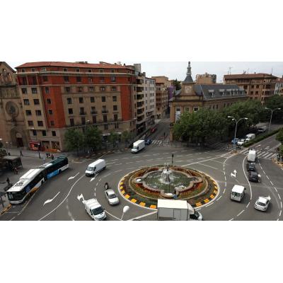 La nueva rotonda de Merindades pone a prueba a los conductores en Pamplona