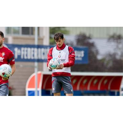 Osasuna recibe al Espanyol con el agua al cuello: la hora de la verdad en un Sadar con todo vendido