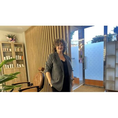 Marta Virto inaugura su nuevo centro de estética en el local de la antigua Óptica Lizarra de Estella