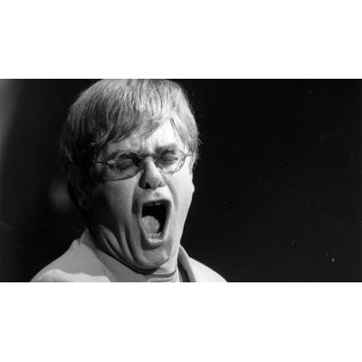 Pinchazo de Elton John en El Sadar